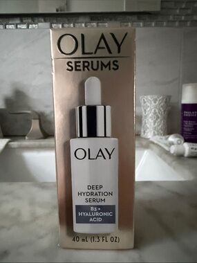 OLAY Deep Hydration Serum — Hyaluronic Acid & B3- *New in Box*